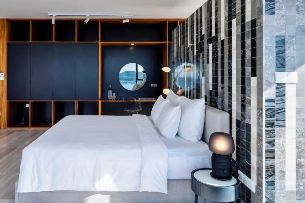 4 slaapkamers, een kluis op de kamer, een bureau