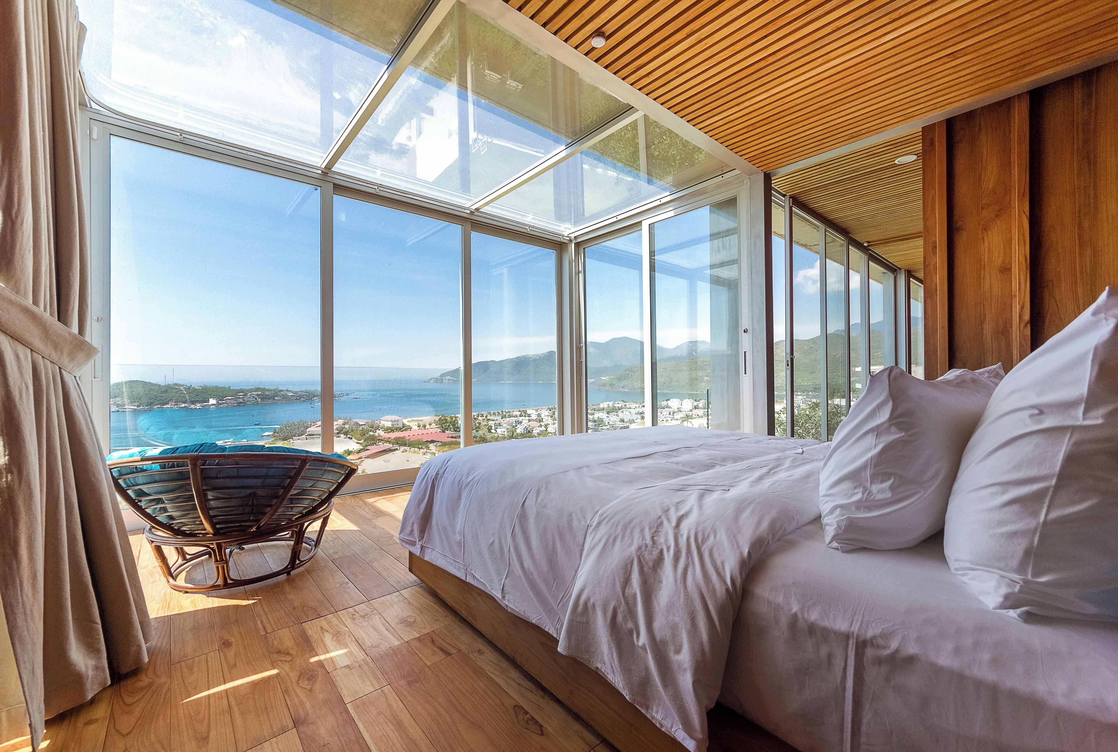 Venity Breeze | 4 bedrooms, in-room safe, individually decorated, individually furnished