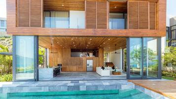 Venity Chill | 4 bedrooms, in-room safe, individually decorated, individually furnished