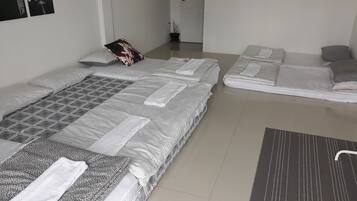 Comfort Townhome, Multiple Beds, Non Smoking | Desk, free WiFi