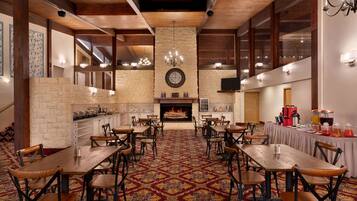 Tägliches inbegriffenes großes Frühstück