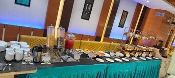 Free buffet breakfast 
