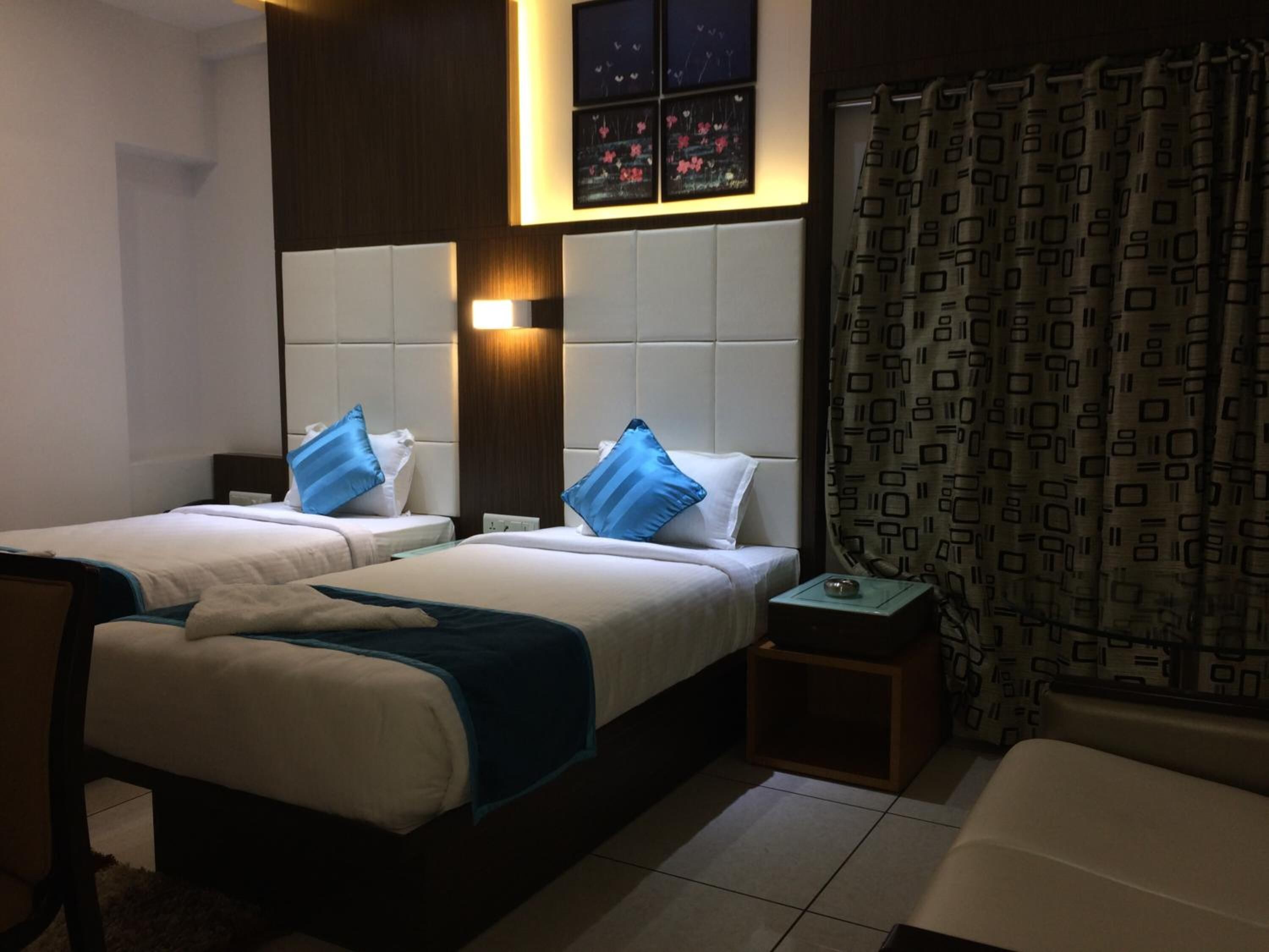 In-room safe, desk, iron/ironing board, free WiFi