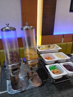 Restaurant - Hotel Royal Shelter (Vapi)