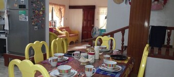 Yellow HOUSE Vacation Rental