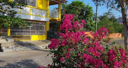 Yellow HOUSE Vacation Rental