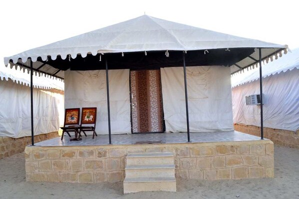 2 bedrooms, Egyptian cotton sheets, down duvets, in-room safe