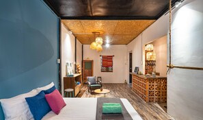 Deluxe Studio | Desk, soundproofing, iron/ironing board, rollaway beds