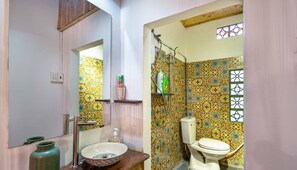 Deluxe Studio | Bathroom | Shower, slippers, bidet, towels