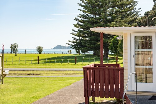 Waitangi Beach Bach 30A