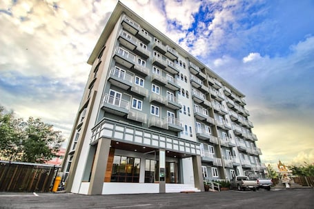 Exterior. Tai-Shan Suites