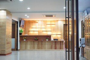 Lobby - Tai-Shan Suites (Ratchaburi)