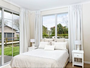 豪華雙人房, 1 張加大雙人床, 共用浴室 | 熨斗/熨衫板、免費 Wi-Fi