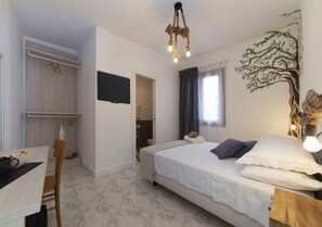 Minibar, in-room safe, individually decorated, desk - Mario Relais (Sorrento)