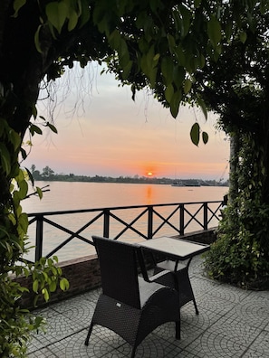 Deluxe Room, River View | Courtyard view - Mekong Lodge Hotel & Resort (Cai Be)