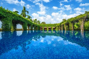 Kolam renang outdoor