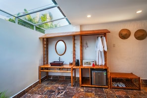 Articles de toilette gratuits, sĂšche-cheveux, peignoirs, chaussons