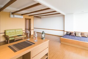 In-room safe, free WiFi