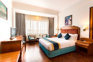 Dobbeltrom – deluxe, ikke-røyk | Safe på rommet, skrivebord, skrivebord for bærbar PC og lydisolert