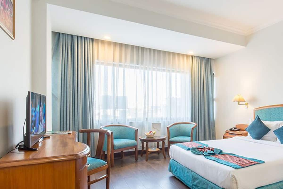 Deluxe-dobbeltværelse - ikke-ryger | Pengeskab på værelset, skrivebord, arbejdsområde til bærbare computere