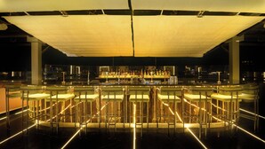 A bar area with multiple bar stools and a long counter. - Hotel Le Himalaya (Kathmandu)