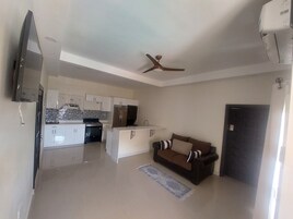 Standard Double Room, 1 Double Bed | Private kitchen | Oven, electric kettle, cookware/dishes/utensils