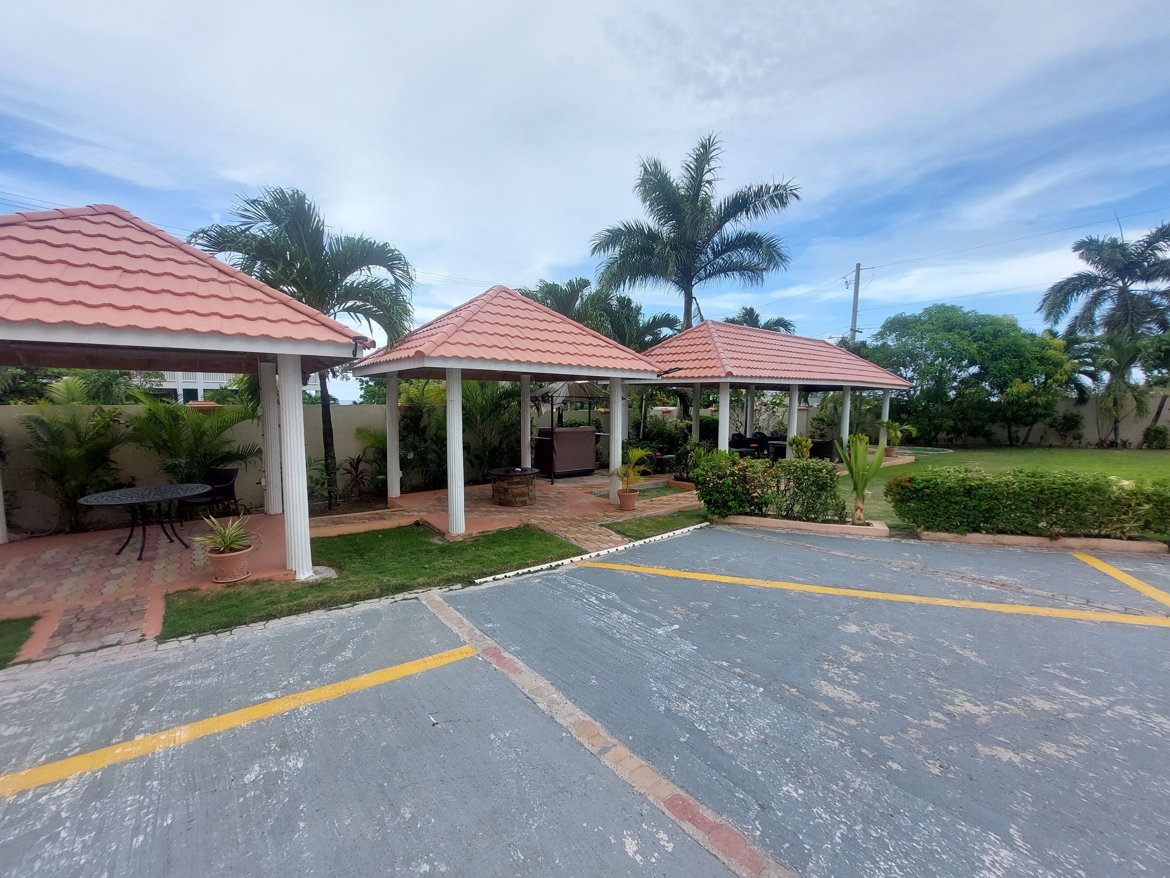 Vista frontal de la propiedad