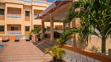 Deluxe-Zimmer, 1 Queen-Bett, Balkon, Meerblick | Terrasse/Patio