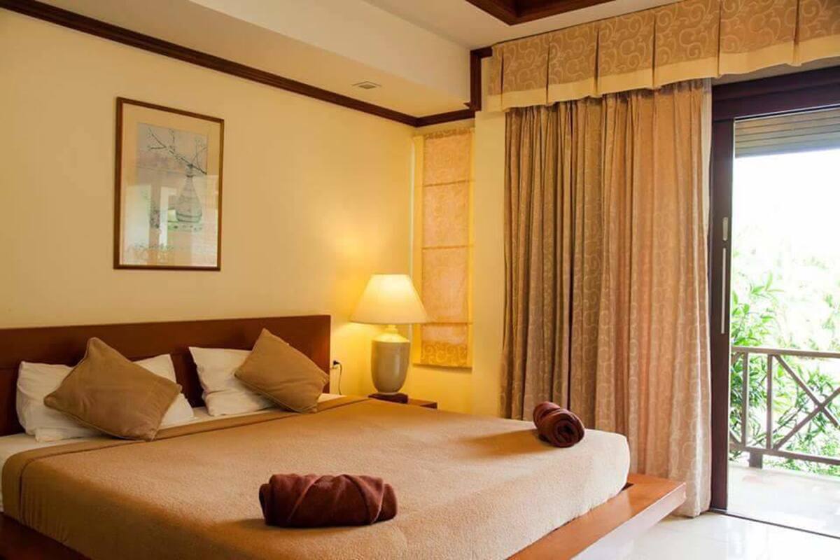 Blackout curtains, rollaway beds, free WiFi