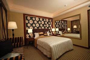 Down comforters, pillowtop beds, individually decorated - Reedon Boutique Hotel (Taipei)