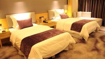 Deluxe Twin Room | In-room safe, desk, blackout drapes, soundproofing