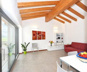 Family Apartment | Living area | Flat-screen TV - Agriturismo Tre Forti (Rivoli Veronese)