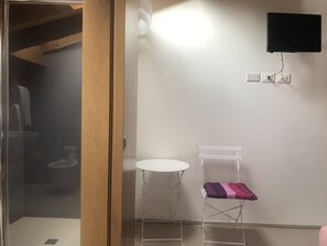 Honeymoon Double Room | In-room safe, blackout drapes, soundproofing, free WiFi