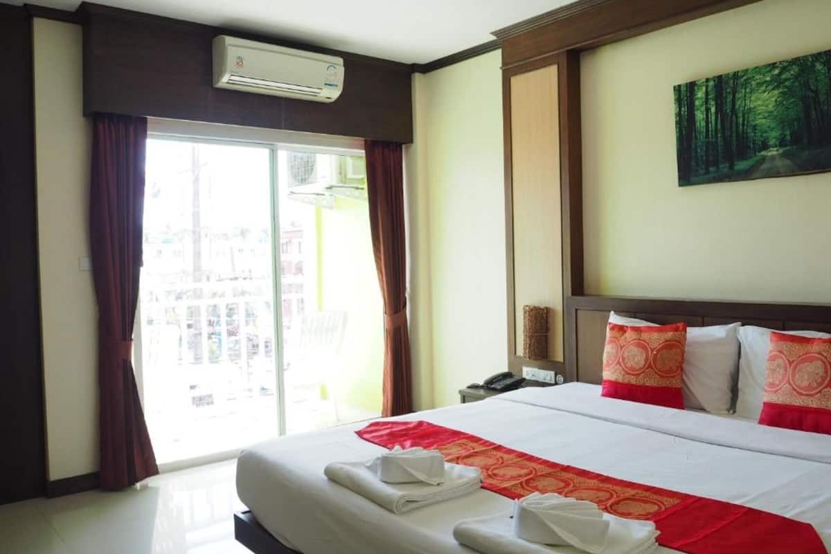 In-room safe, desk, blackout drapes, WiFi (free)