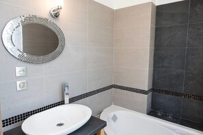 Double Room (Annaelle) | Bathroom | Hair dryer, towels