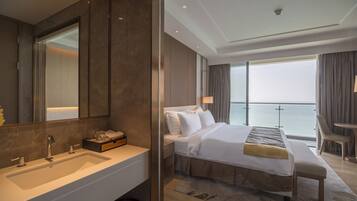 Ropa de cama de alta calidad y minibar