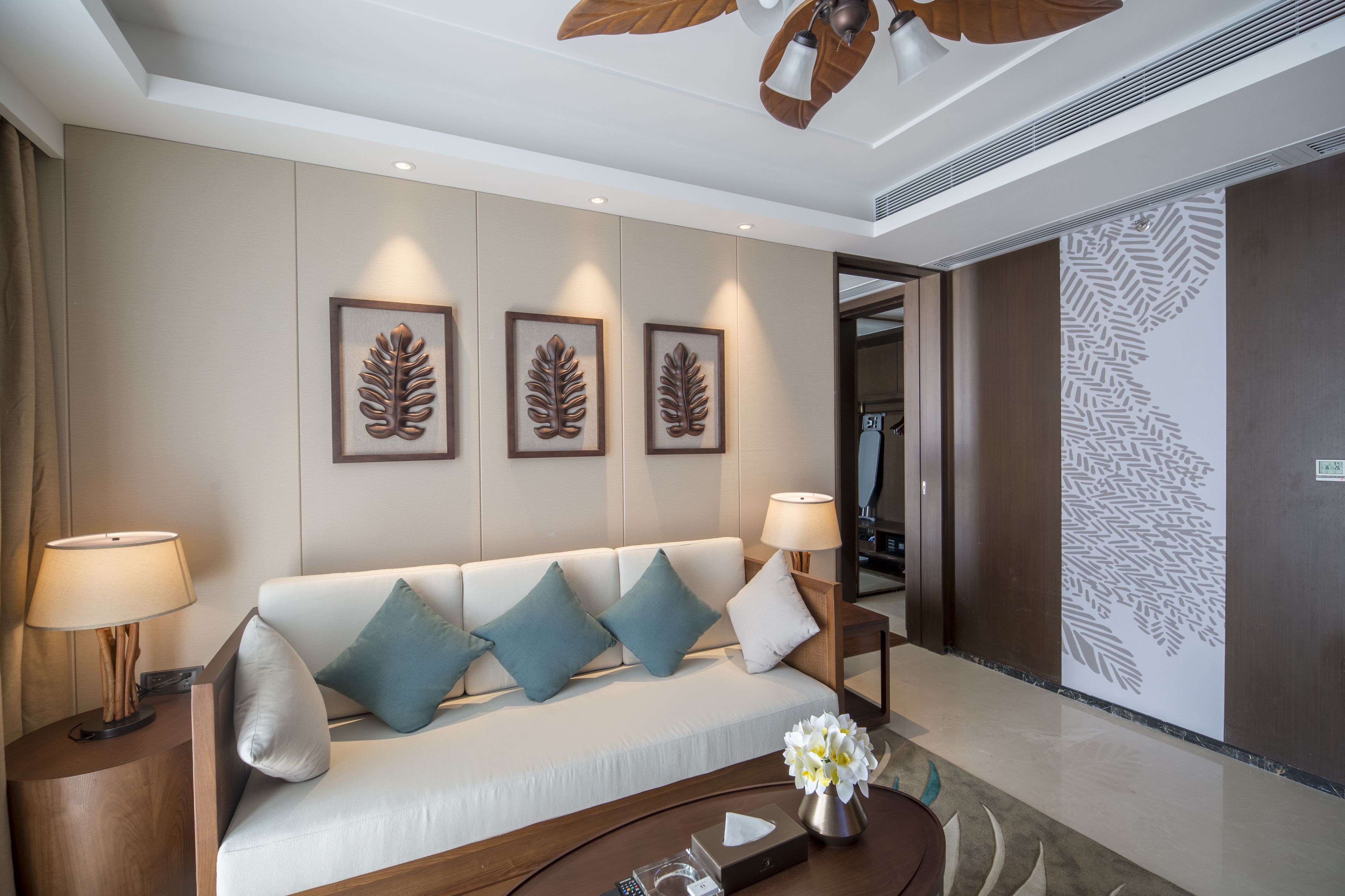 Luxe beddengoed, een minibar, een kluis op de kamer, een bureau