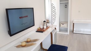 Suite, Balcony, Garden View | Living area | LCD TV - Mavili Suites (Trabzon)