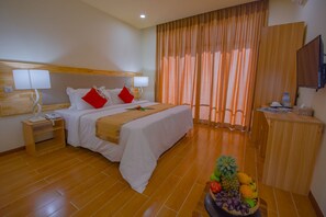 In-room safe, desk, soundproofing, free WiFi