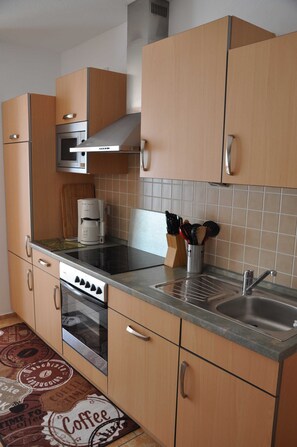 KĂŒhlschrank, Mikrowelle, Ofen, GeschirrspĂŒler