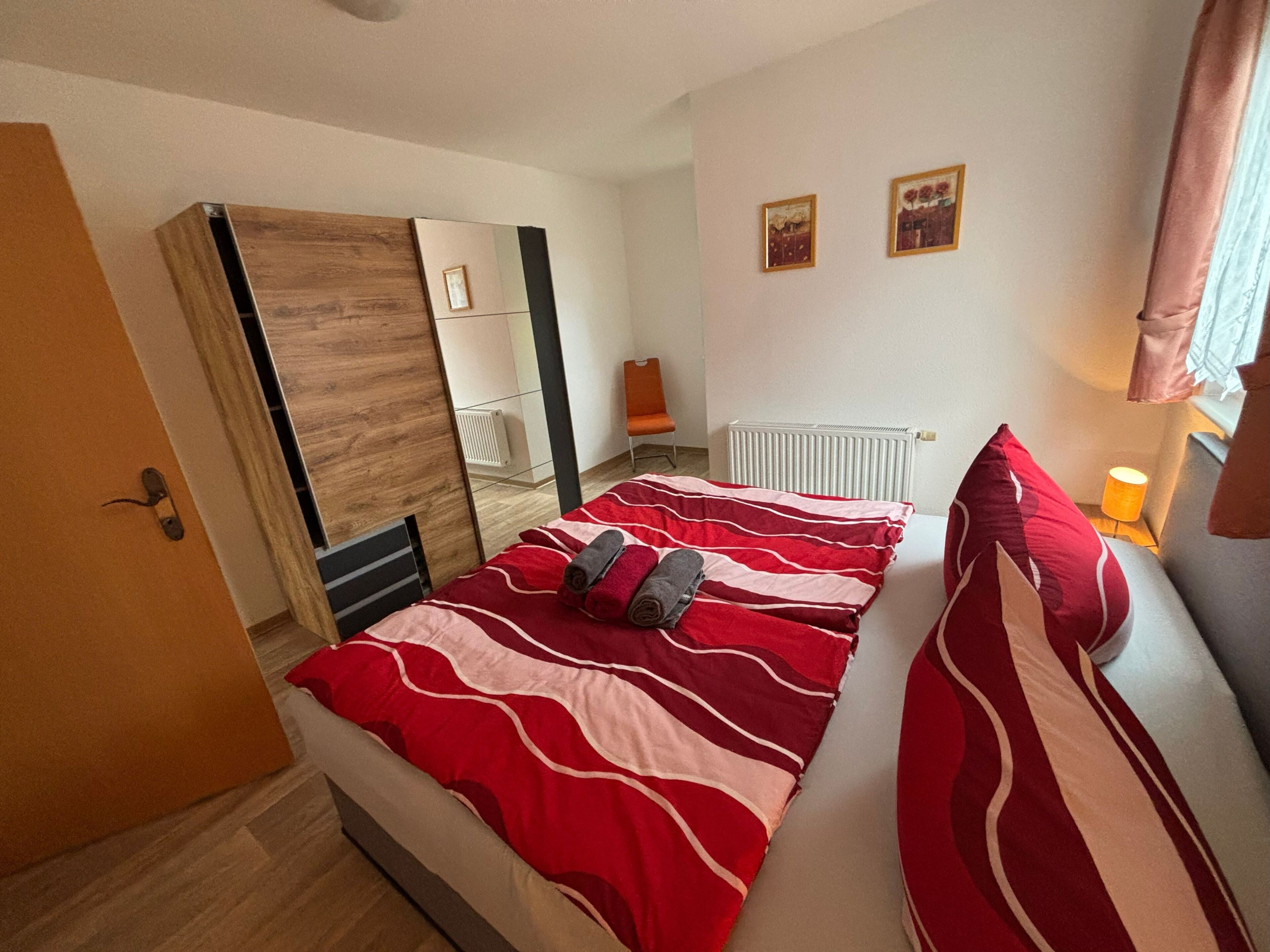 2 bedrooms, travel crib, WiFi