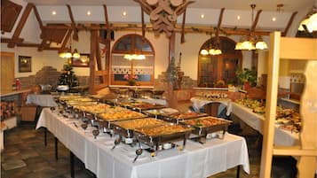 Free daily buffet breakfast
