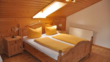 Doppel- oder Zweibettzimmer | Verdunkelungsvorhänge, kostenloses WLAN