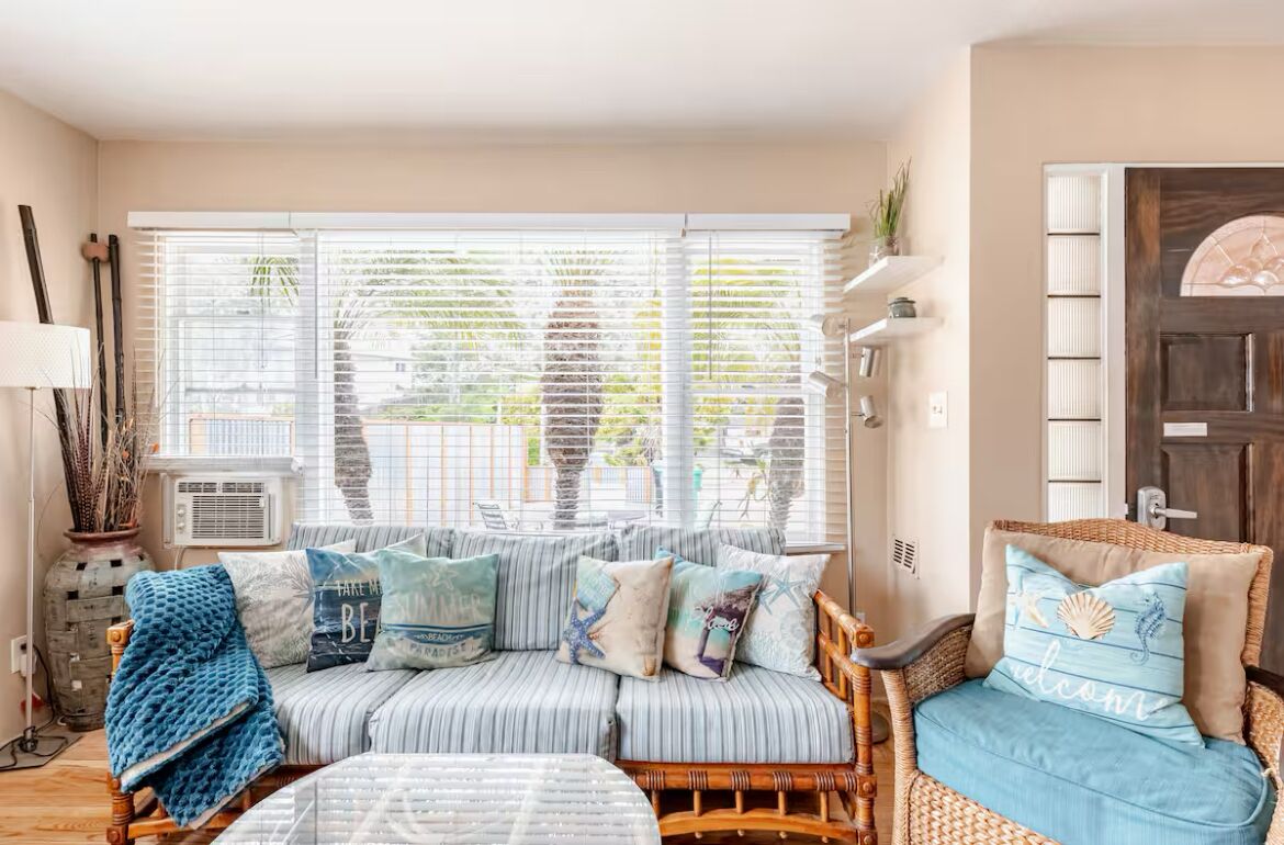 TV, fireplace, DVD player, books