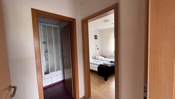 Basic Double or Twin Room, Private Bathroom | Blackout drapes, free cribs/infant beds, free WiFi, bed sheets