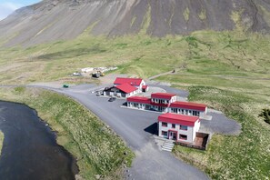 Vista frontal de la propiedad