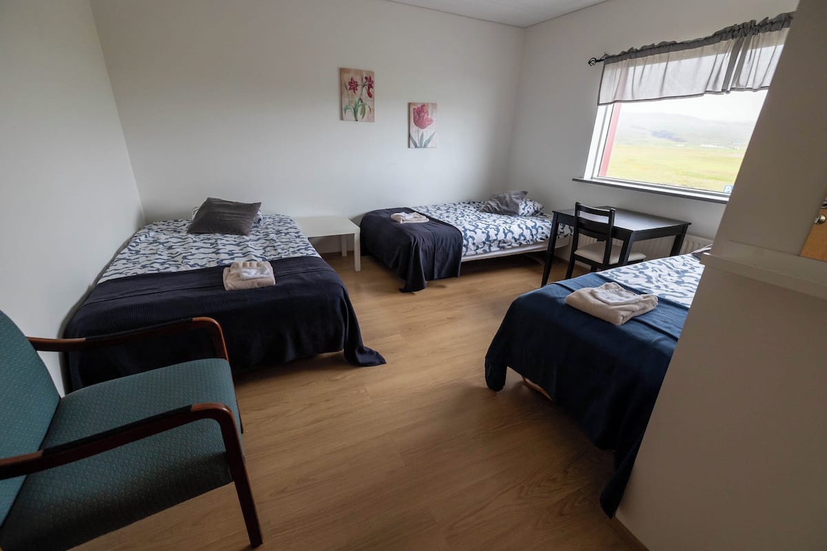 Economy driepersoonskamer, gedeelde badkamer | Verduisterende gordijnen, gratis babybedden, gratis wifi, beddengoed