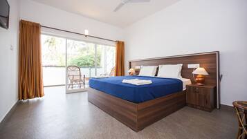 Classic Double Room, 1 Queen Bed, Non Smoking | Frette Italian sheets, desk, rollaway beds, free WiFi