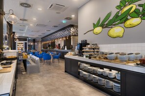 每日供應吃到飽早餐 (每人 EUR19.00)