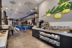 Desayuno buffet todos los días (con cargo)